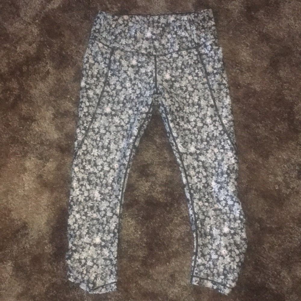 Cute work out cropped floral leggings
